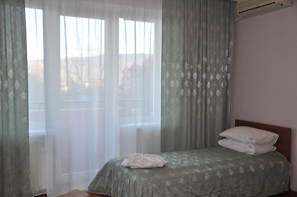 Sonyachna Polyana Hotel Room photo